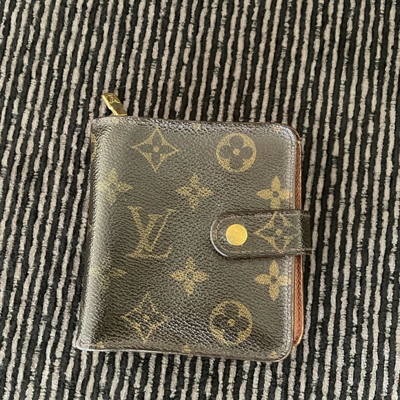 Louis Vuitton Accessories - Louis Vuitton zip monogram compact wallet